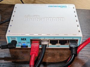 Microtik RB750gr3 vs. OpenWRT extroot